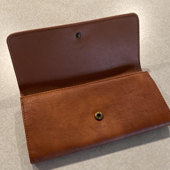 Universal Thread Wallet - Picture 2 of 5